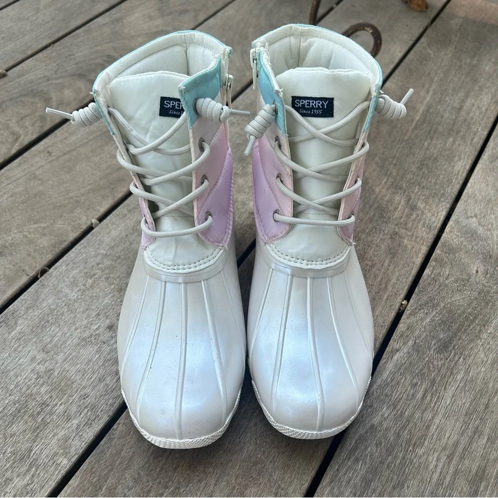 Sperry Topsider Saltwater Water Resistant Ankle Zip Up Boot Unicorn Pink size 6